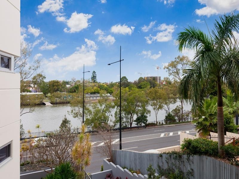 8 Dunmore Terrace, Auchenflower QLD 4066