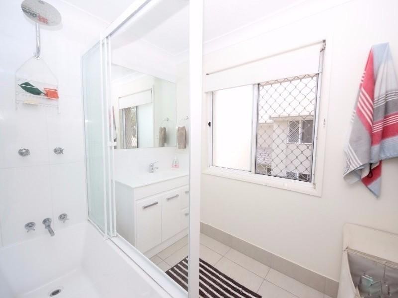 300 Cottesloe Drive, Mermaid Waters QLD 4218