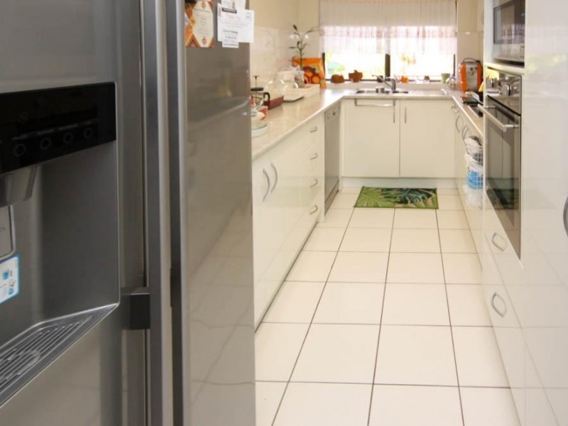 9 Bayview Street, Runaway Bay QLD 4216