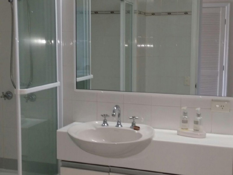 2D/11 Eady Avenue, Broadbeach Waters QLD 4218
