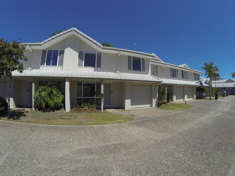 300 Cottesloe Drive, Mermaid Waters QLD 4218