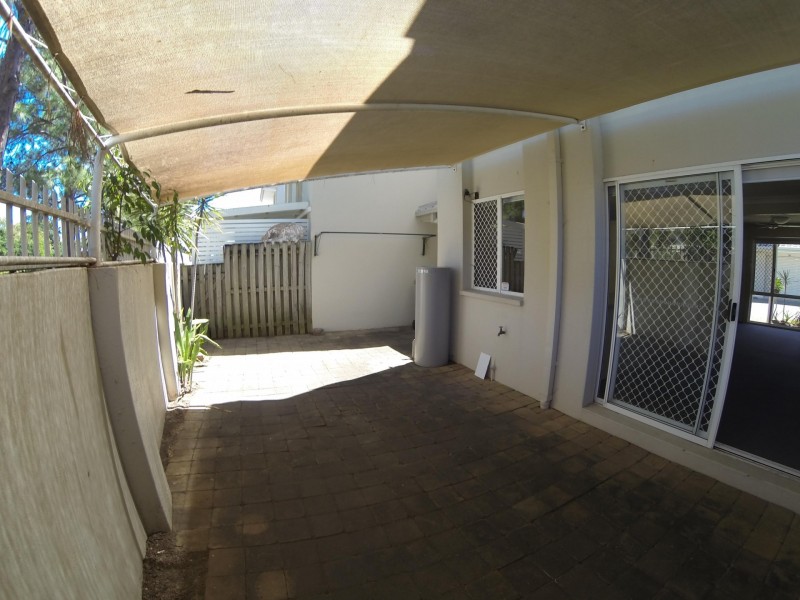 300 Cottesloe Drive, Mermaid Waters QLD 4218