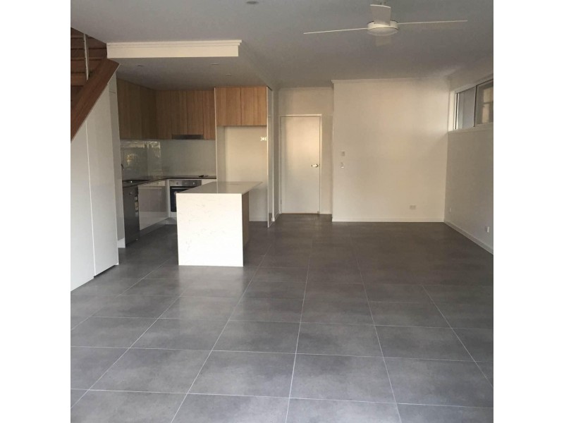 16 Evergreen View, Robina QLD 4226