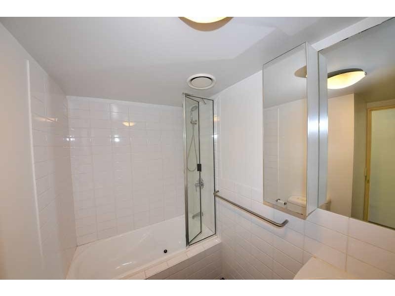 8 Macquarie St, Teneriffe QLD 4005