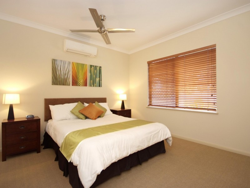 4/1-15 Robson St, Mooroobool QLD 4870