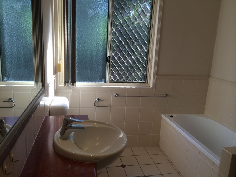 433 Brisbane Road, Arundel QLD 4214