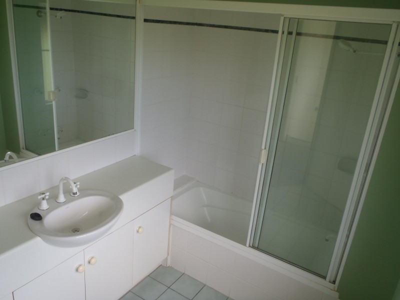 Unit 6/5-15 McGregor St, Mooroobool QLD 4870