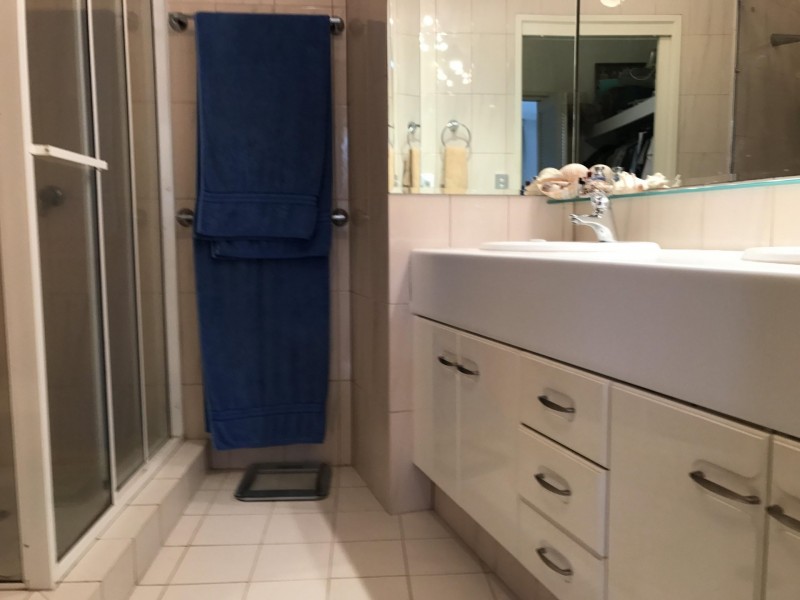 Unit 2/13 Cunningham Ave, Main Beach QLD 4217