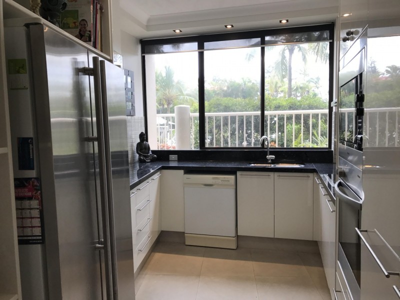 Unit 2/13 Cunningham Ave, Main Beach QLD 4217