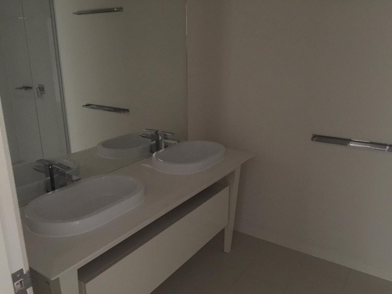 61 Easthill Dr, Robina QLD 4226