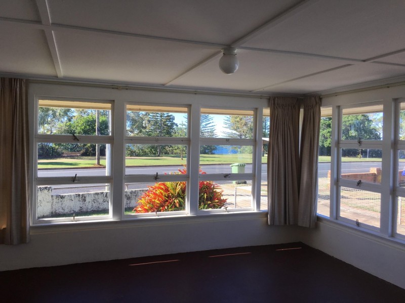 137 Landsborough Ave, Scarborough QLD 4020