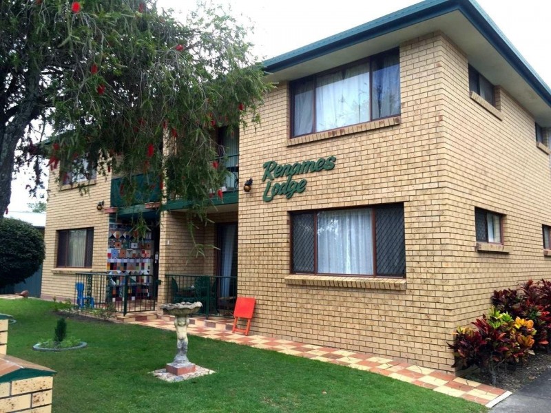 2/11 Brett Avenue, Labrador QLD 4215