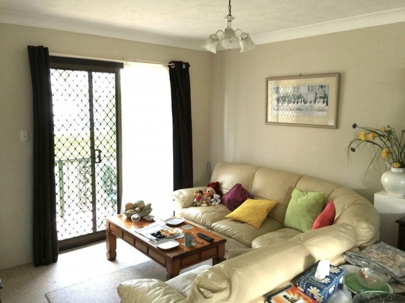 2/11 Brett Avenue, Labrador QLD 4215