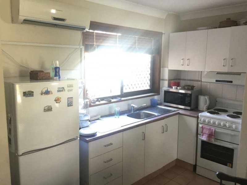 2/11 Brett Avenue, Labrador QLD 4215