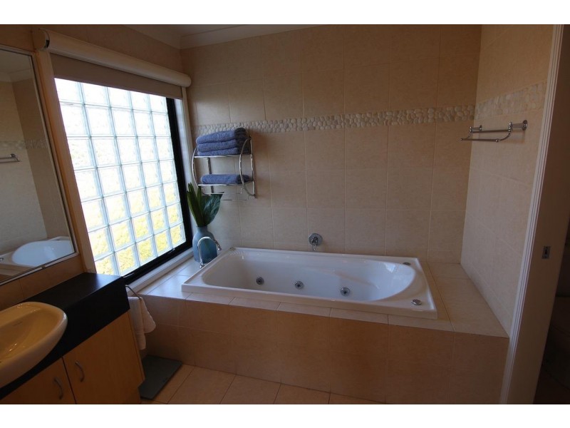 1/5 Abalone avenue, Paradise Point QLD 4216