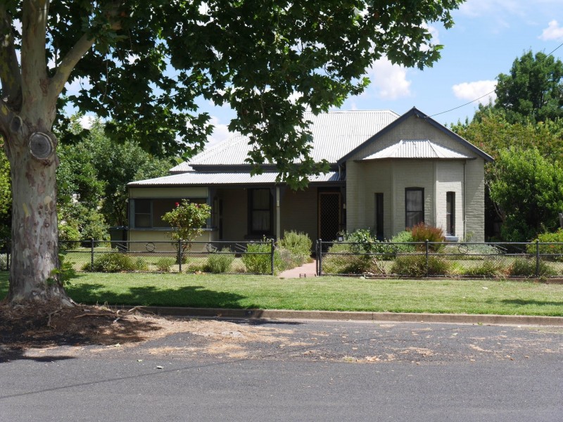 1 Whiteley Street, Wellington NSW 2820