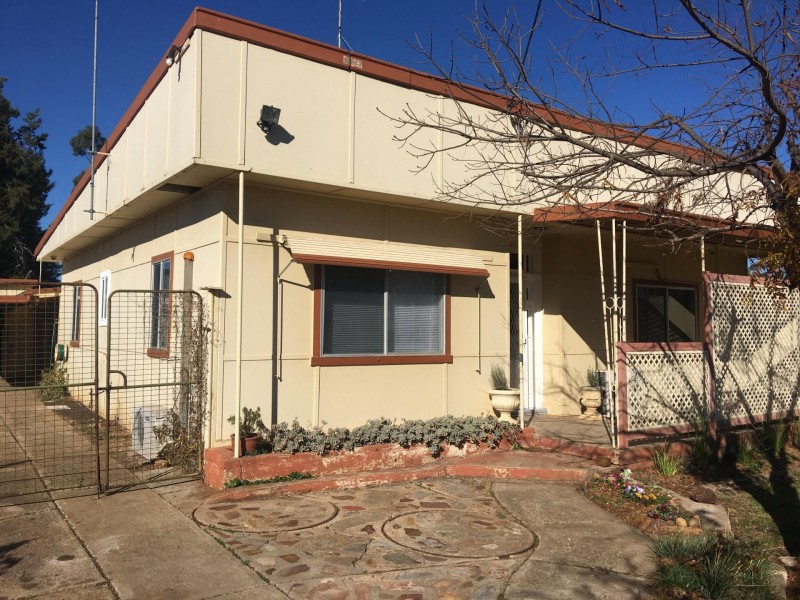 33 Charles Street, Wellington NSW 2820