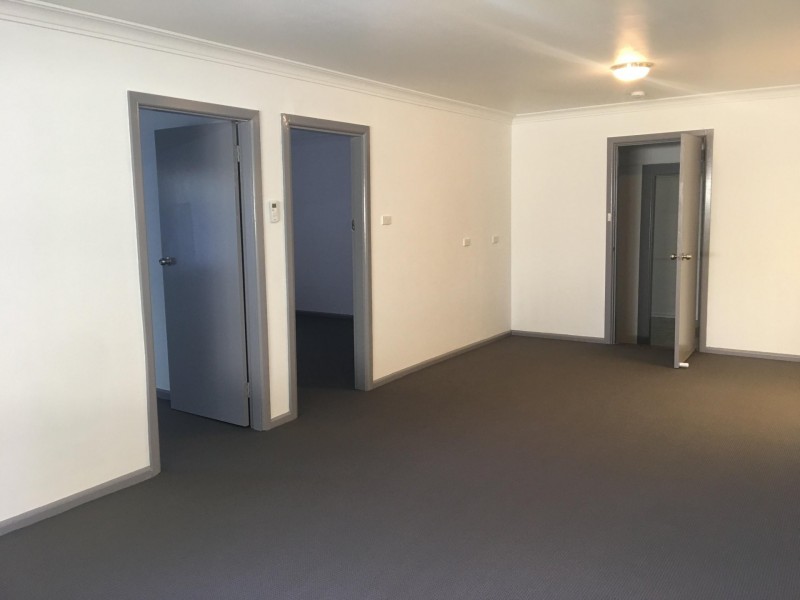 33 Charles Street, Wellington NSW 2820