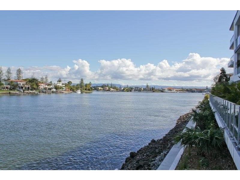 111/30-32 Paradise Island, Surfers Paradise QLD 4217