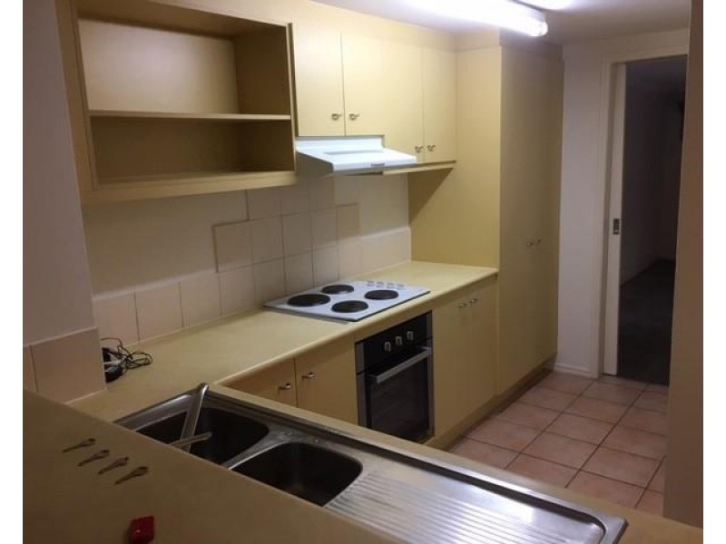 109/215 Cottesloe Drive Cottesloe Drive, Mermaid Waters QLD 4218