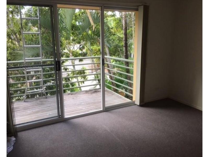 109/215 Cottesloe Drive Cottesloe Drive, Mermaid Waters QLD 4218