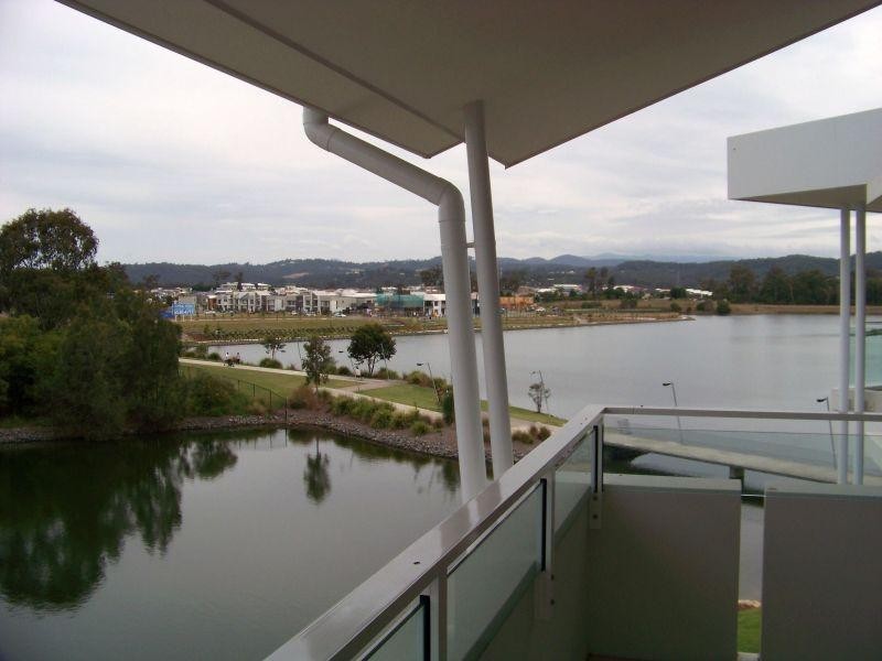 Unit  25/1 Lakefront Crescent, Varsity Lakes QLD 4227