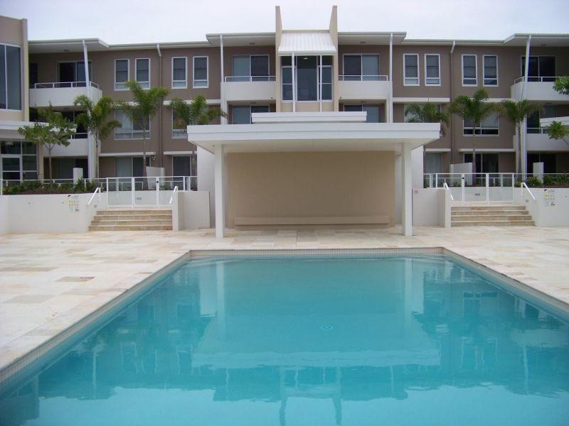 Unit  25/1 Lakefront Crescent, Varsity Lakes QLD 4227