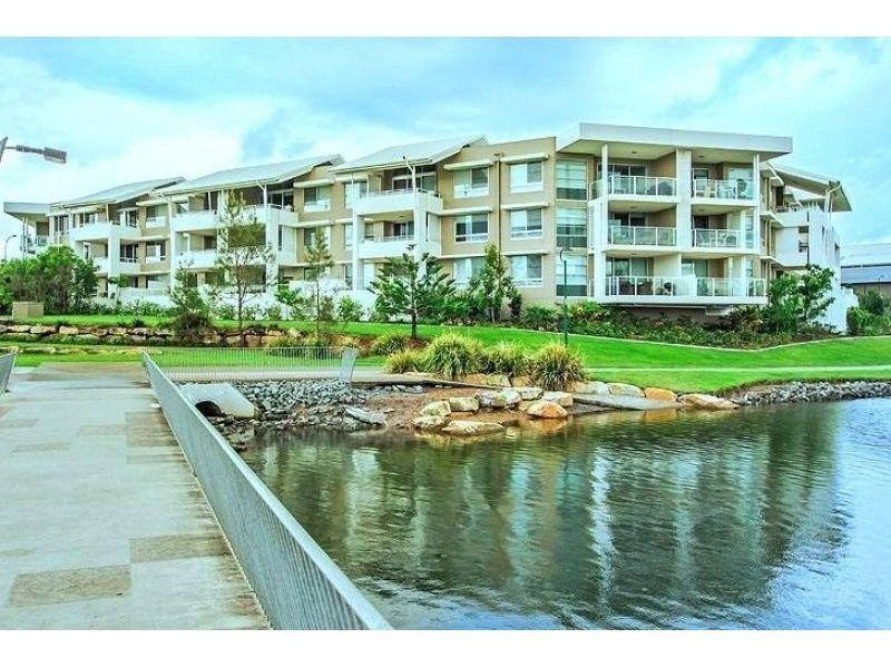 Unit  25/1 Lakefront Crescent, Varsity Lakes QLD 4227