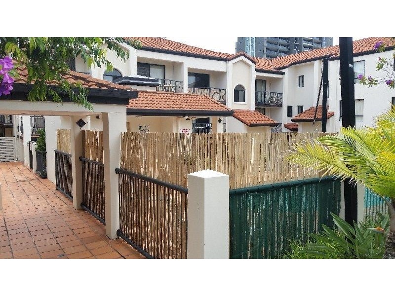 8/11-15 Owens Lane, Southport QLD 4215