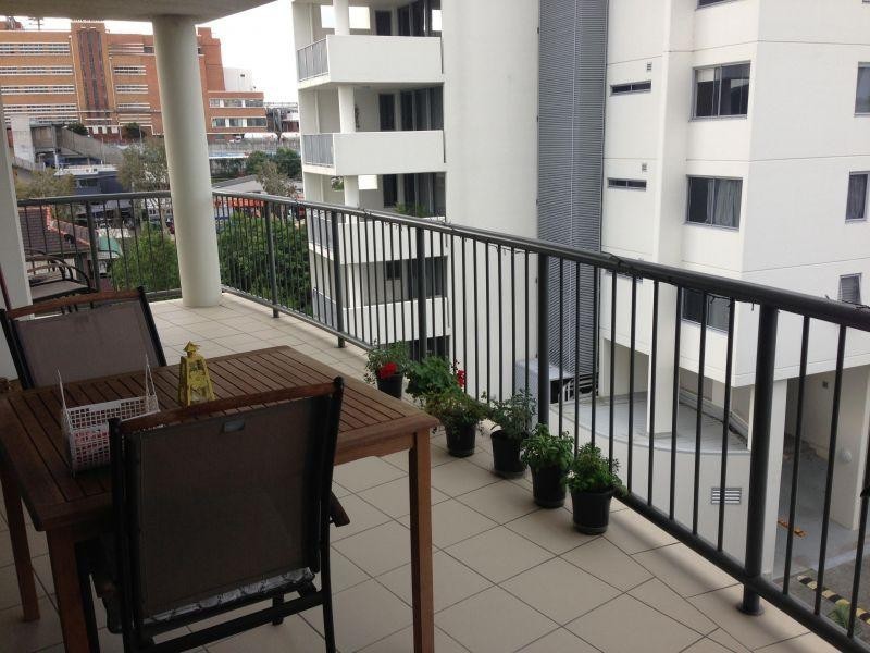 1044/18 Manning Street, Milton QLD 4064