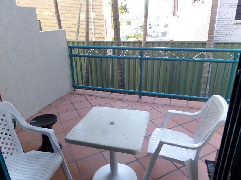 6/112 Surf Parade, Broadbeach QLD 4218