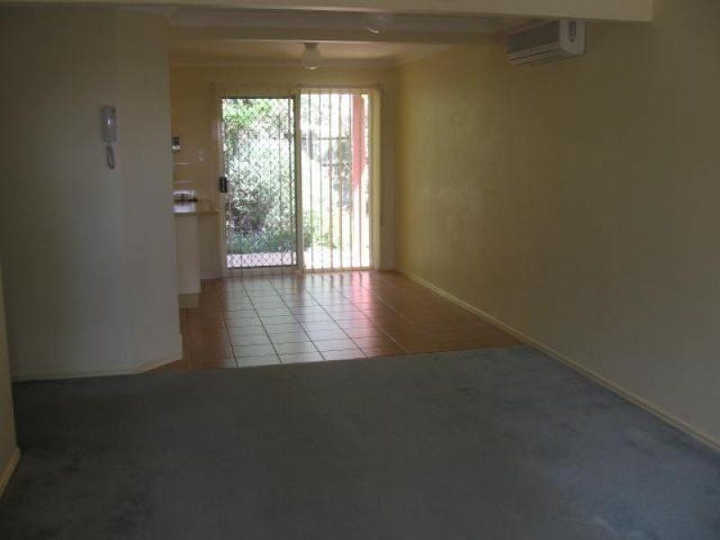 16/8 Honeysuckle Way, Calamvale QLD 4116