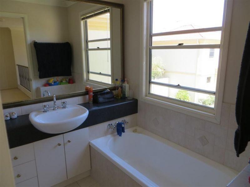 12/99 Heeb Street, Benowa QLD 4217