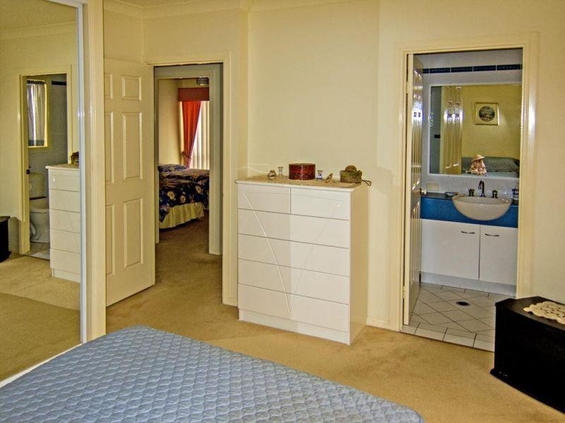 34 Albicore Street, Mermaid Waters QLD 4218