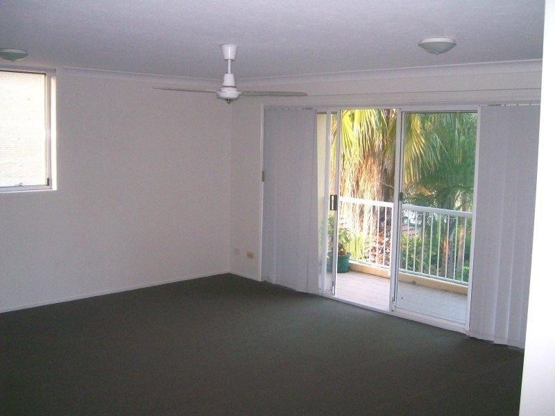 16 STANHILL DR, Chevron Island QLD 4217