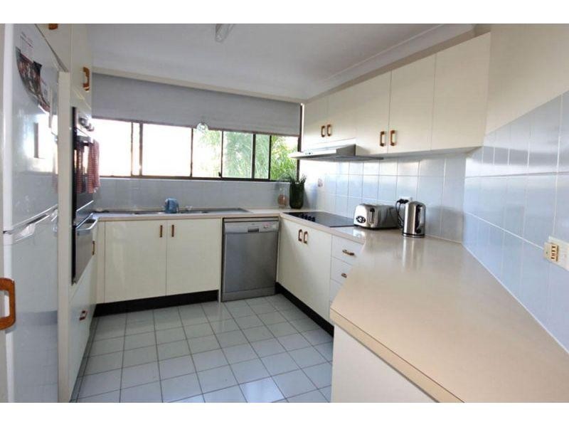 9  Bayview Street, Runaway Bay QLD 4216