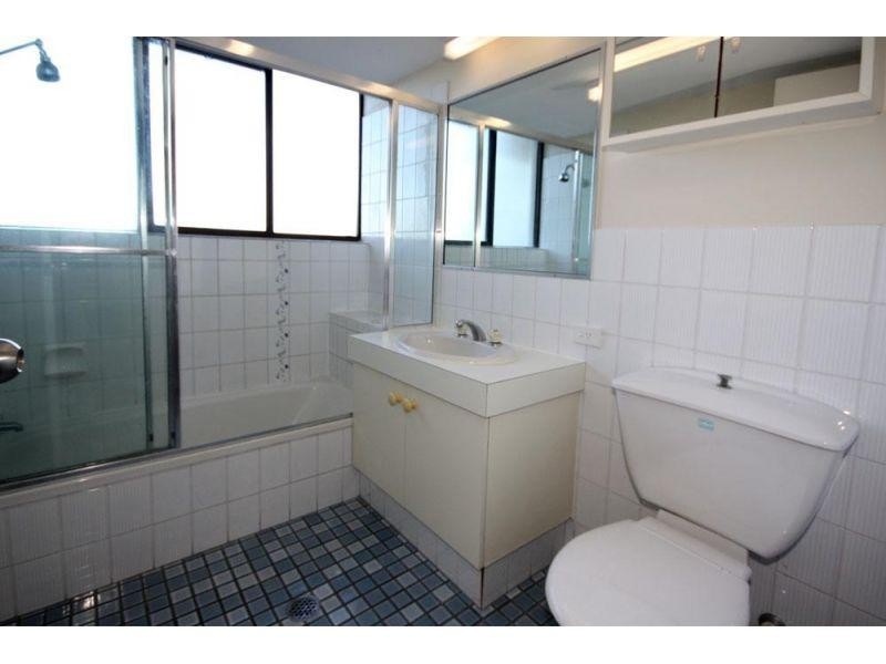 9  Bayview Street, Runaway Bay QLD 4216