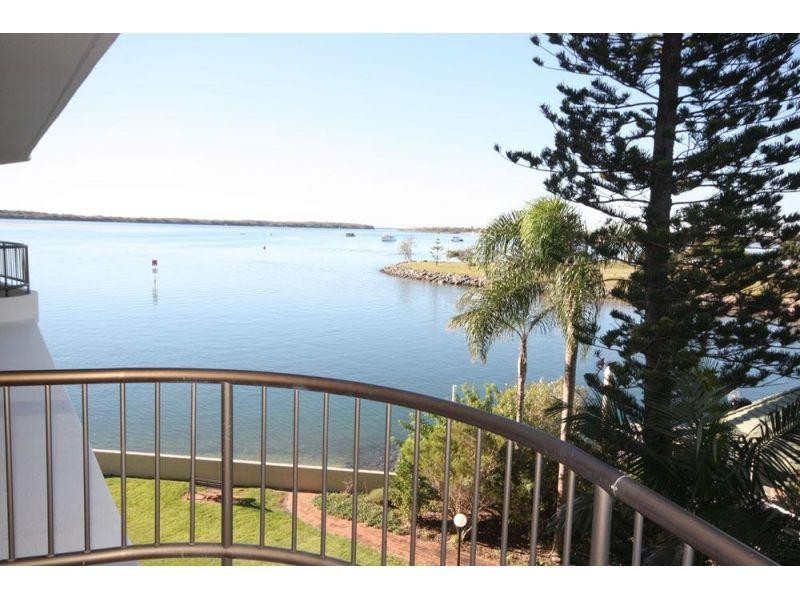 9  Bayview Street, Runaway Bay QLD 4216