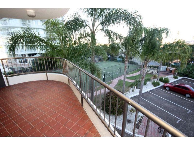 9  Bayview Street, Runaway Bay QLD 4216