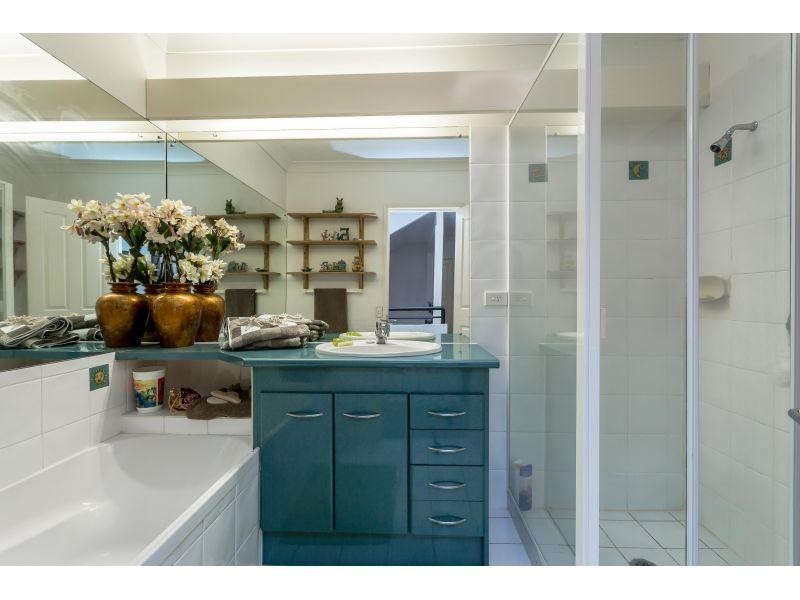 218/125 Hansford Road, Coombabah QLD 4216