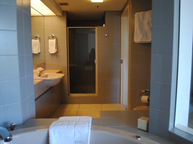 1 Peak Avenue, Main Beach QLD 4217