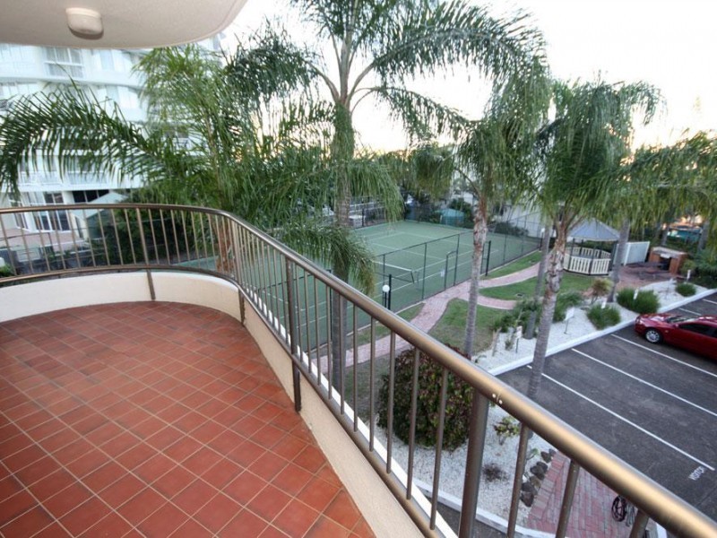 31/9 Bayview St, Runaway Bay QLD 4216