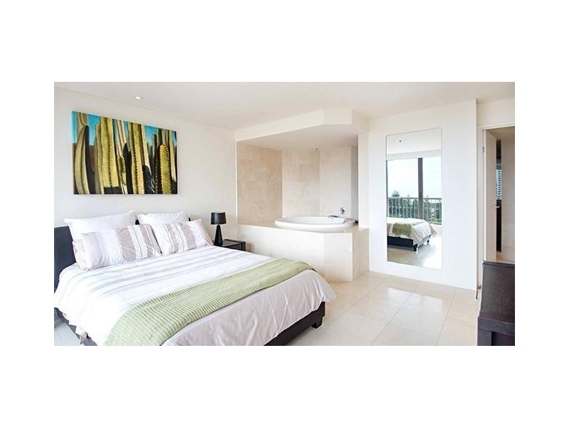 1 Peak Avenue, Main Beach QLD 4217