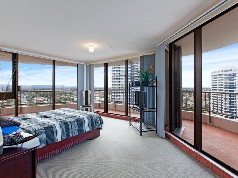 9 Bayview Street, Runaway Bay QLD 4216