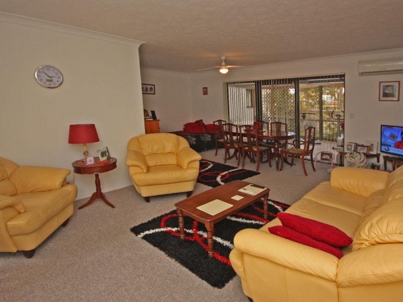 4/9  Bayview Street, Runaway Bay QLD 4216