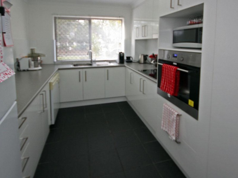 4/9  Bayview Street, Runaway Bay QLD 4216