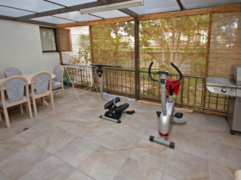 4/9  Bayview Street, Runaway Bay QLD 4216