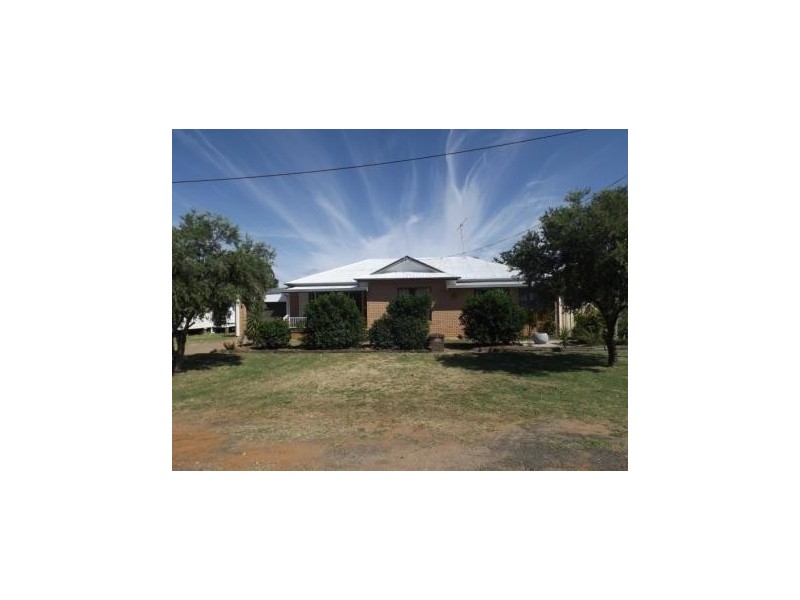 4 Windmill Road, Chinchilla QLD 4413