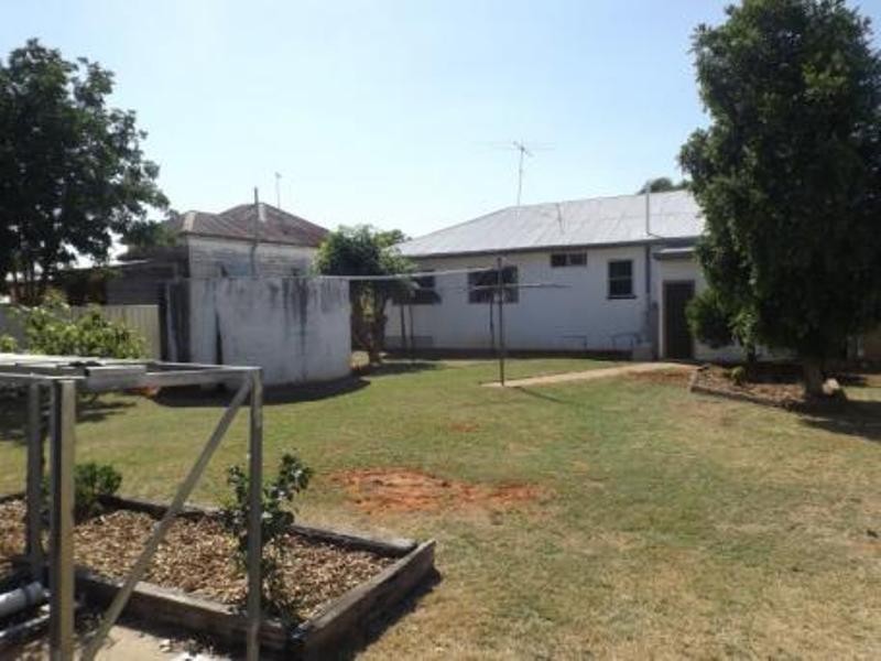 4 Windmill Road, Chinchilla QLD 4413