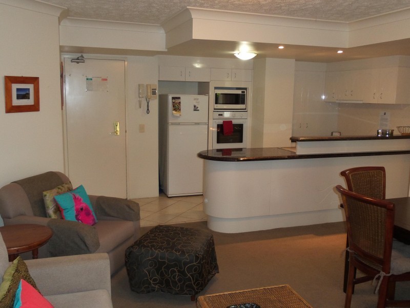 unit 103/8  Philip Ave, Broadbeach QLD 4218